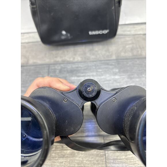 Tasco 20x50MM Wide Angle Binoculars with Fully Coated Optics 183ft/1000yds {8} - Picture 8 of 12